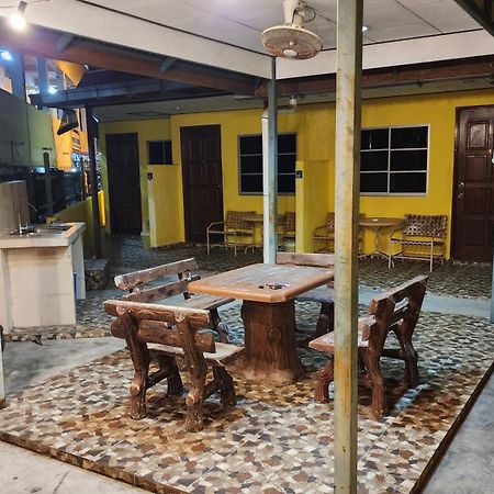 Lagenda Resthouse Cenang Beach Pantai Cenang  Kültér fotó